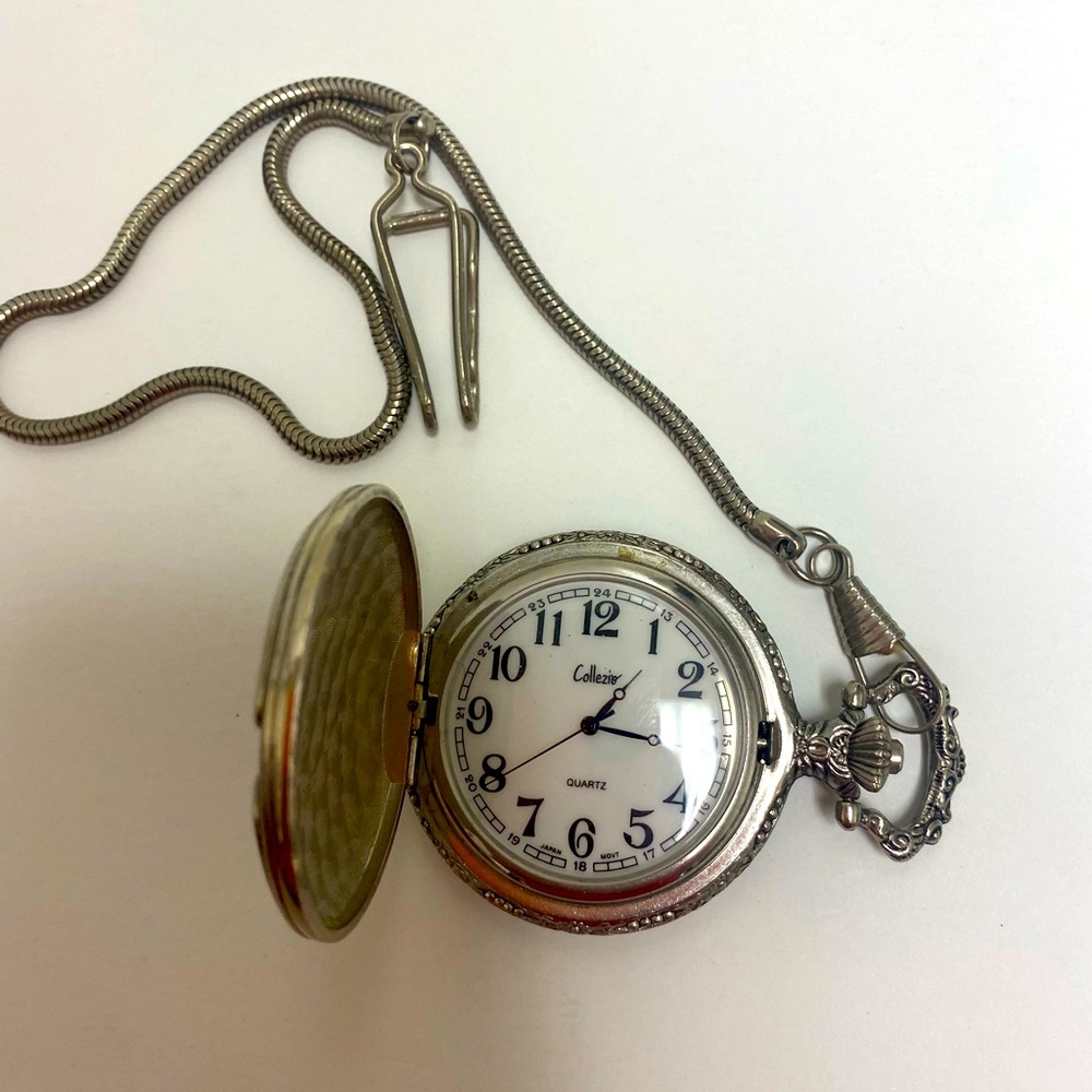 VINTAGE COLLEZIO Pocket Watch w/chain - Picture 2 of 3
